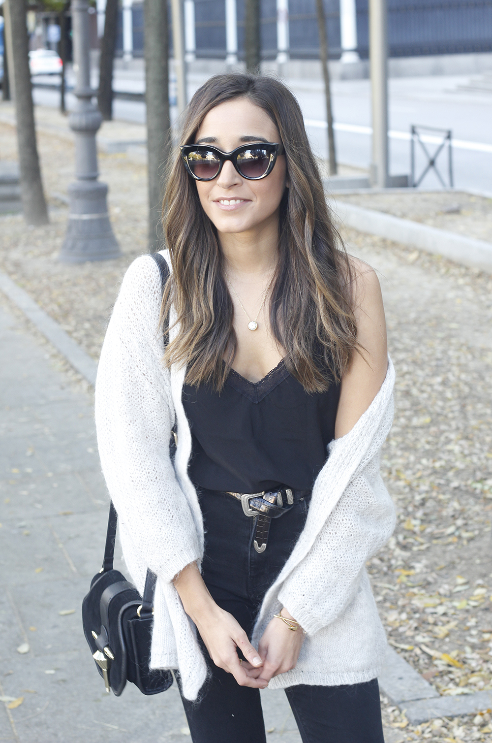 Leopard Booties cardigan ripped jeans outfit fall style fashion09