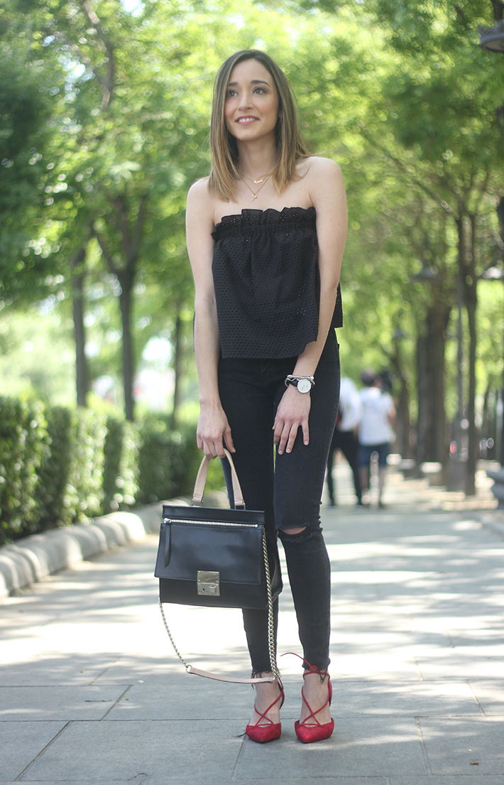 Black Outfit with red shoes12