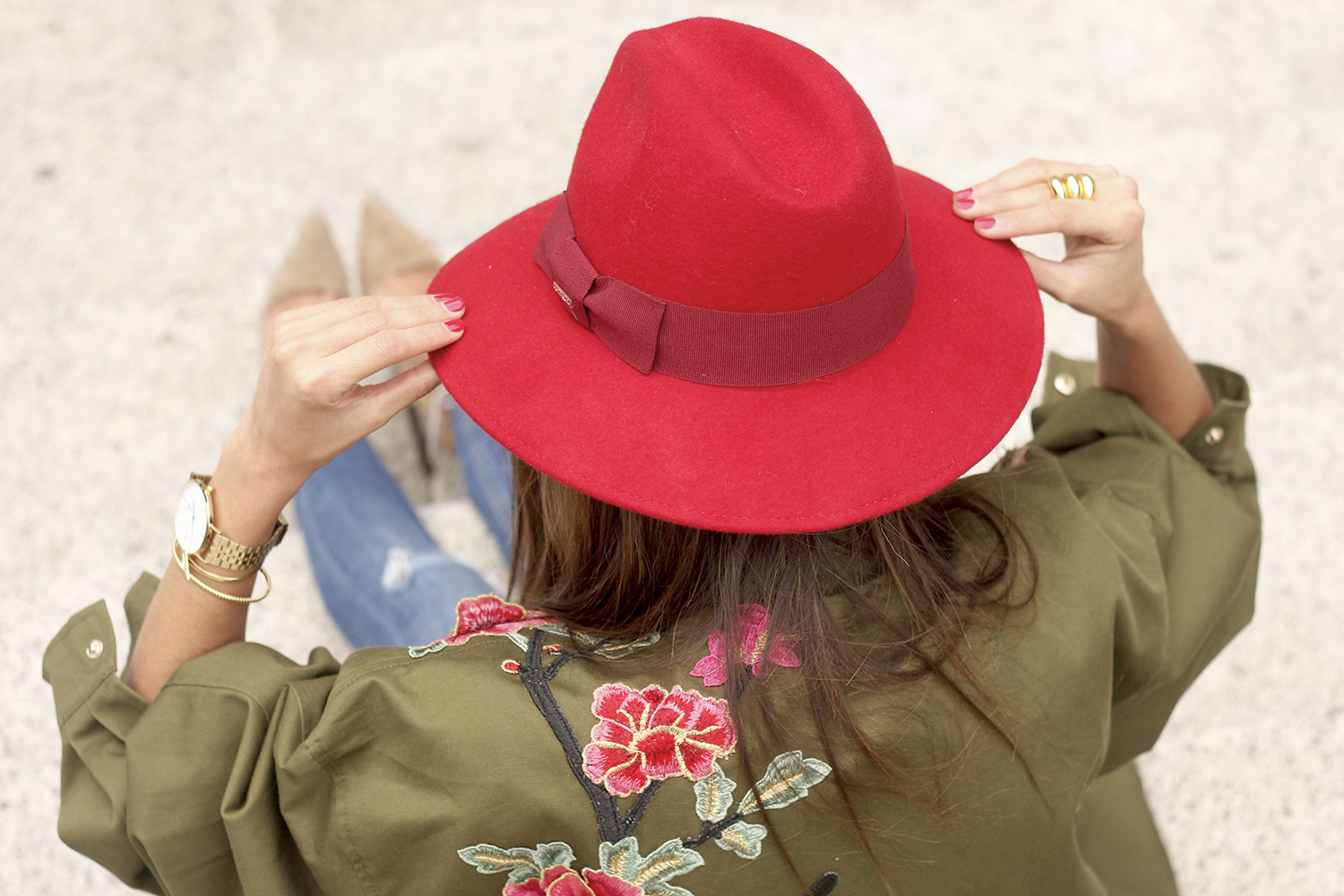 Green Parka Jeans nude heels red uterqüe hat style fashion20