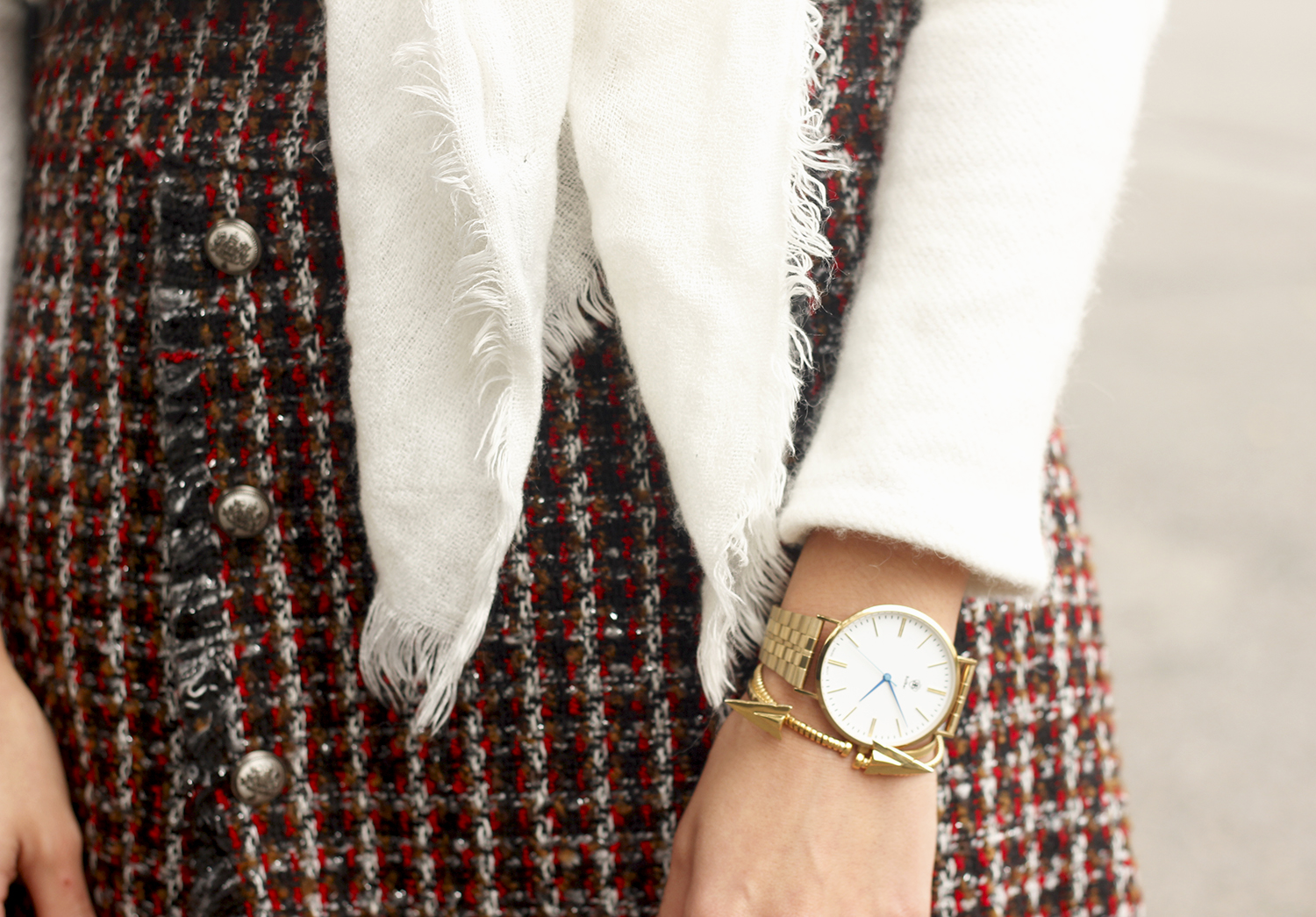 tweer skirt over the knee boots uterqüe red hat scarf accessories outfit style19