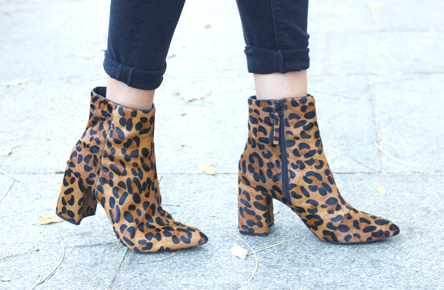 Leopard Booties cardigan ripped jeans outfit fall style fashion19