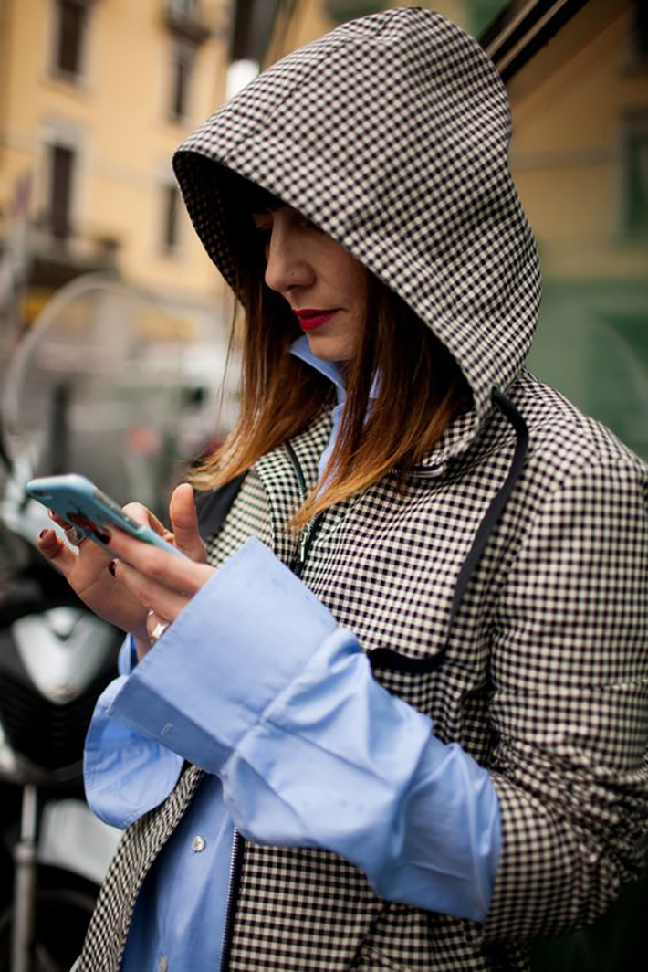 rainy day outfit accessories fall style streetstyle winter style fashion trend5