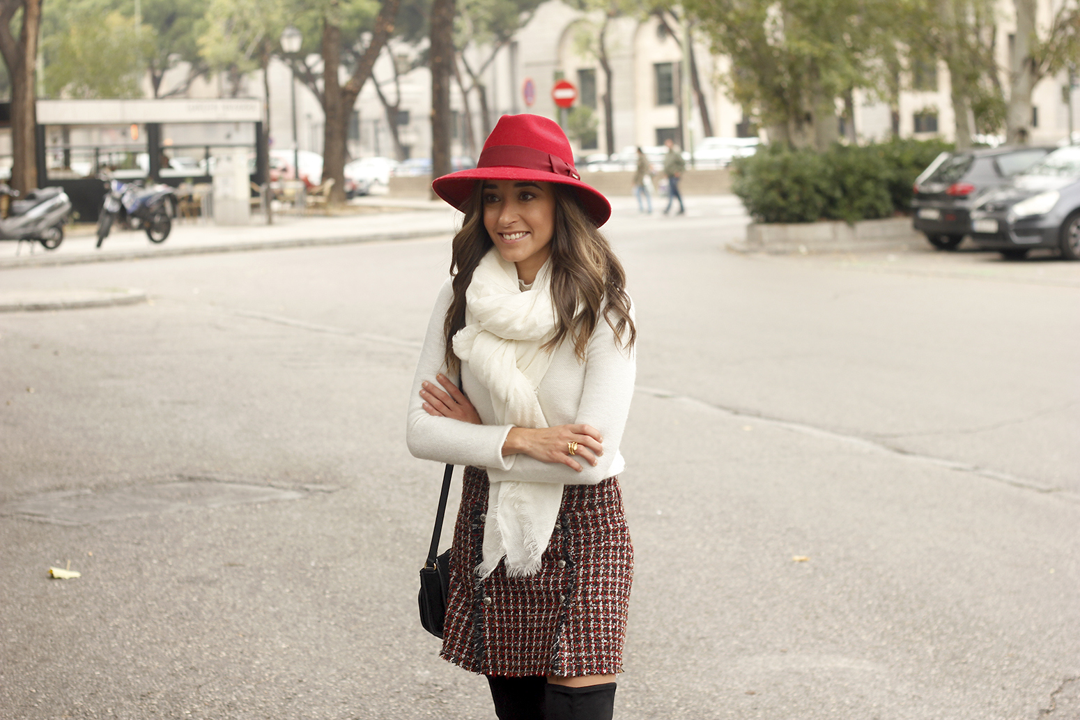 tweer skirt over the knee boots uterqüe red hat scarf accessories outfit style13