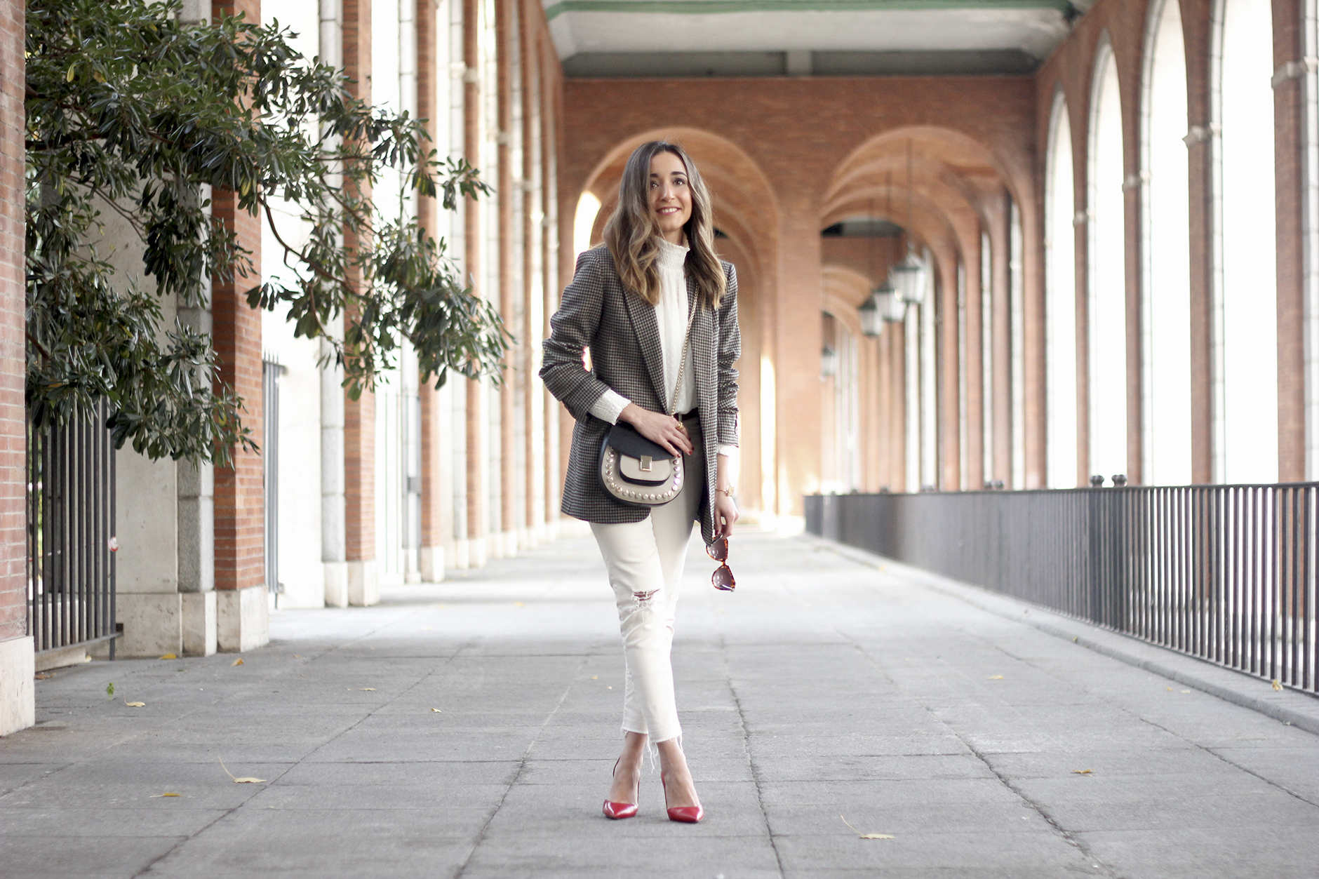 Plumeti blouse houndstooth blazer white jeans outfit style streetstyle14
