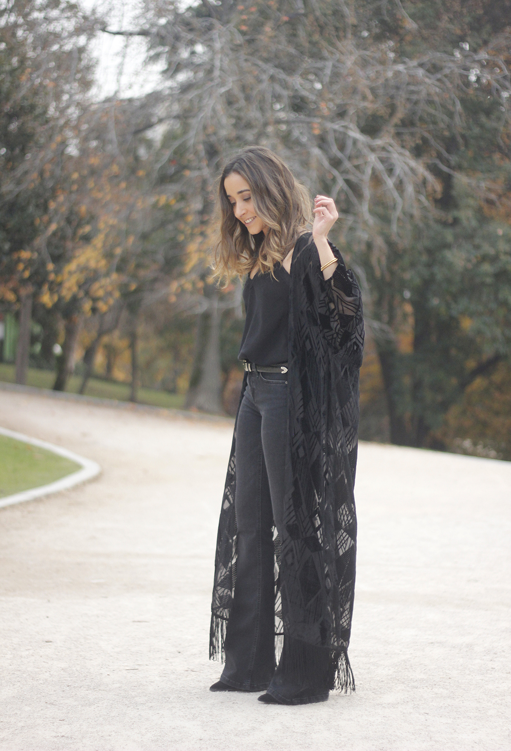 Black Kimono Black flared jeans outfit15