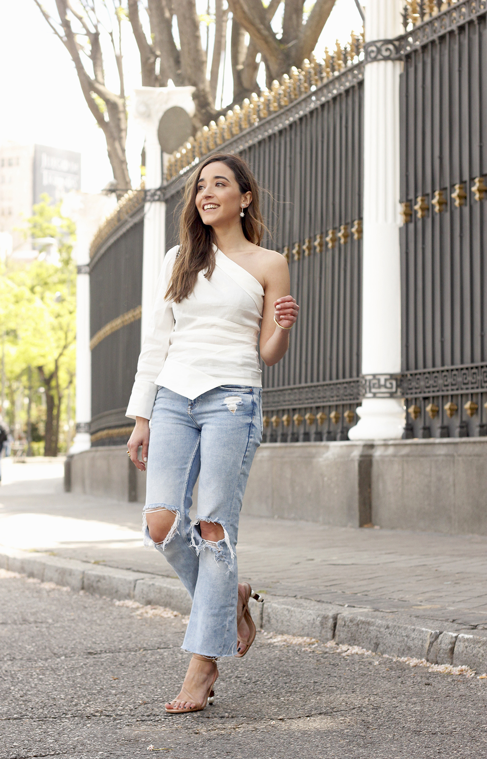 White Asymmetrical Linen Top jeans gucci bag street style outfit 201911
