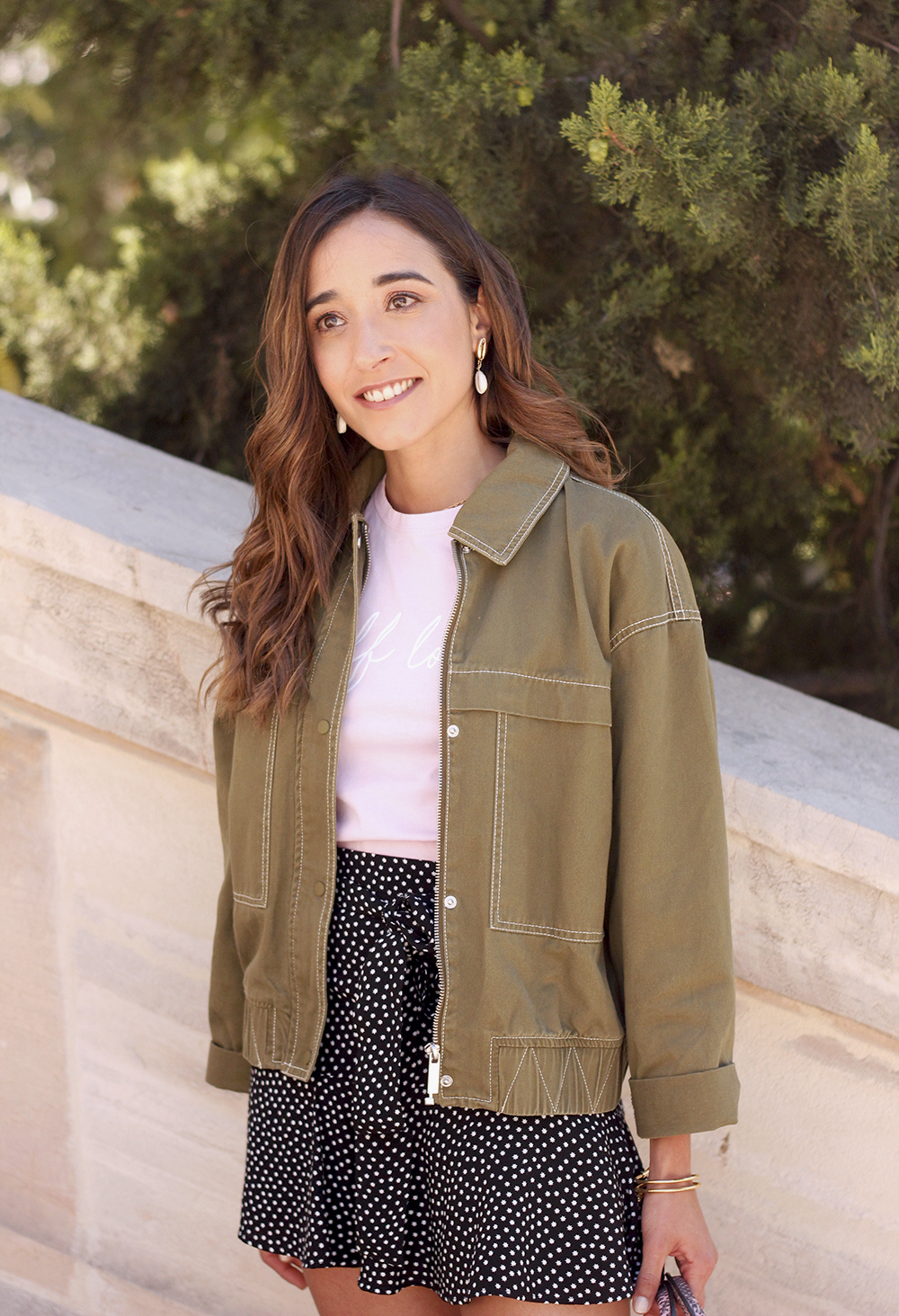 black shorts khaki jacket white sneakers street style outfit 201917