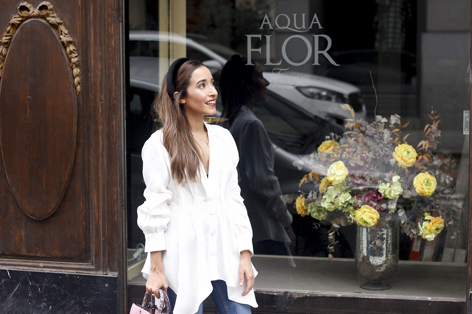 white blouse zara jeans coach pink bag headbands street style outfit3