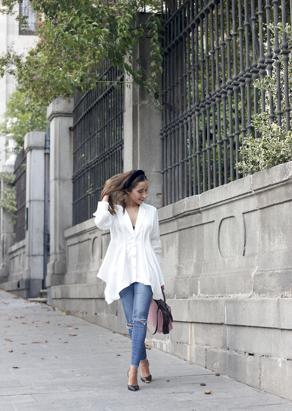 white blouse zara jeans coach pink bag headbands street style outfit14