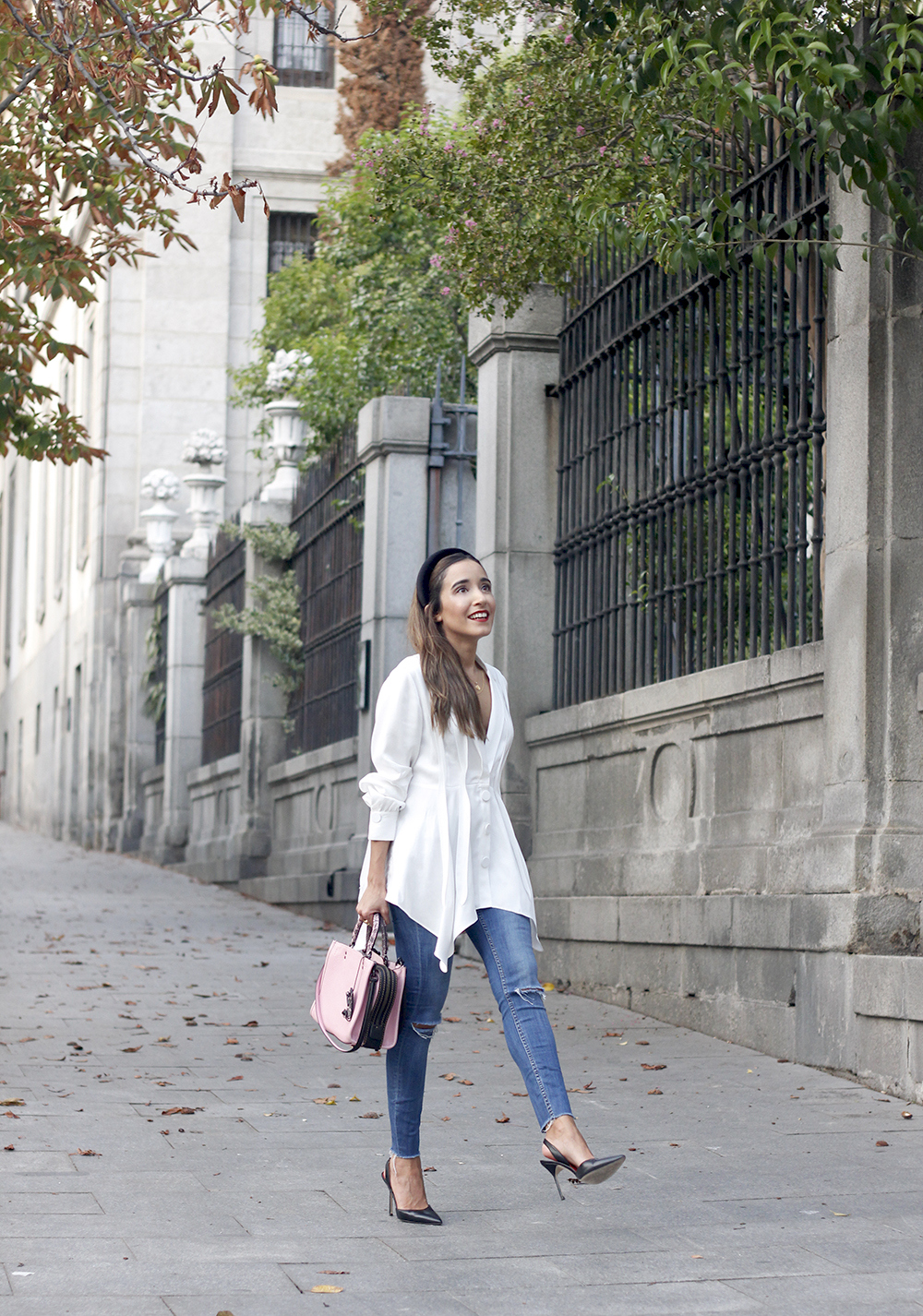 white blouse zara jeans coach pink bag headbands street style outfit12
