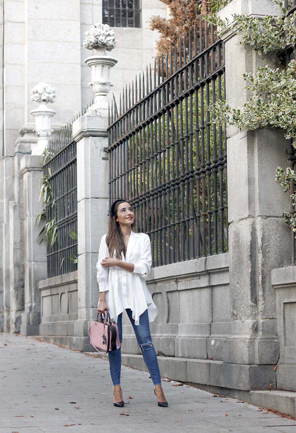 white blouse zara jeans coach pink bag headbands street style outfit9