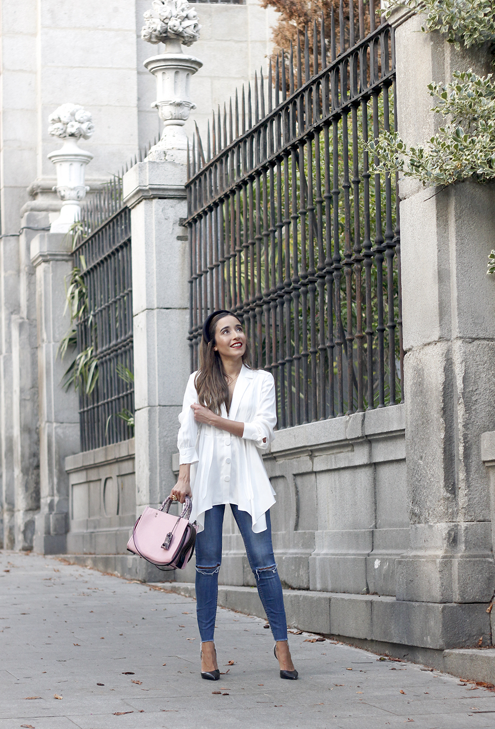 white blouse zara jeans coach pink bag headbands street style outfit8