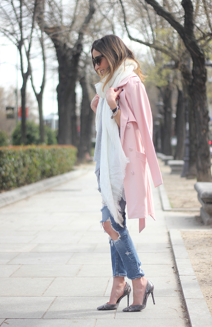 Pink trench & Ripped Jeans02