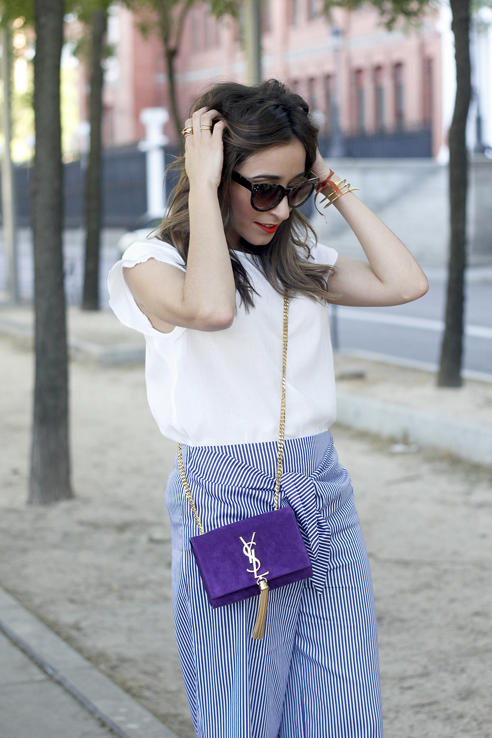 striped pants with bow white shirt carolina herrera sandasl saint laurent bag accessories summer outfit19