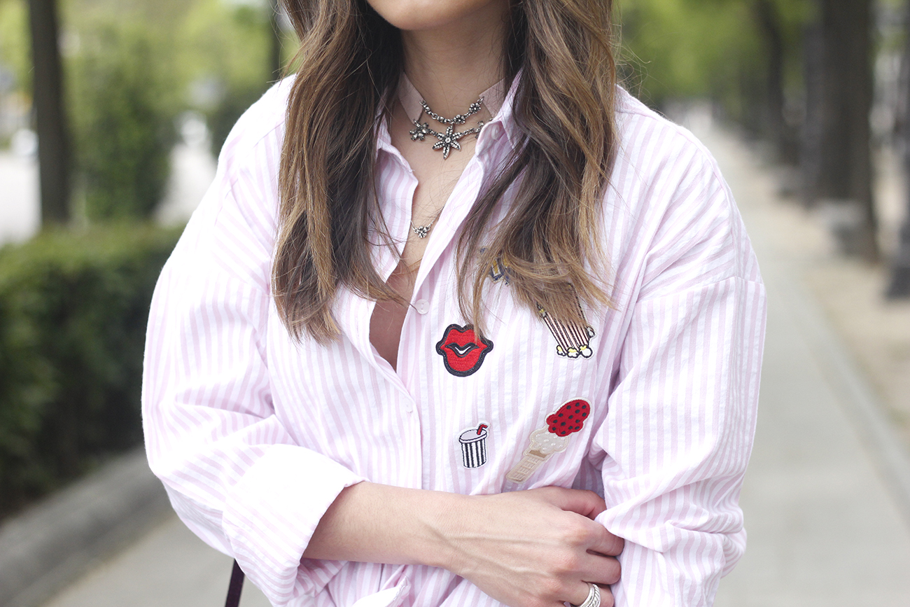 shirt with patches khaki pants nude heels burgundy bag uterqüe accessories style fashion12