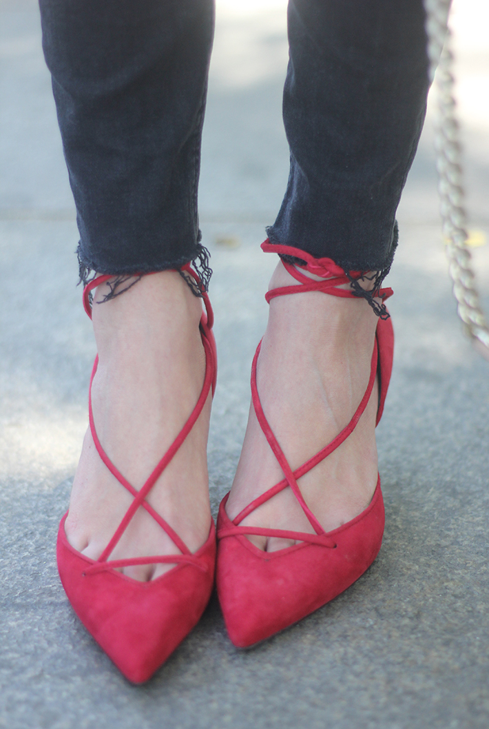 Black Outfit with red shoes06