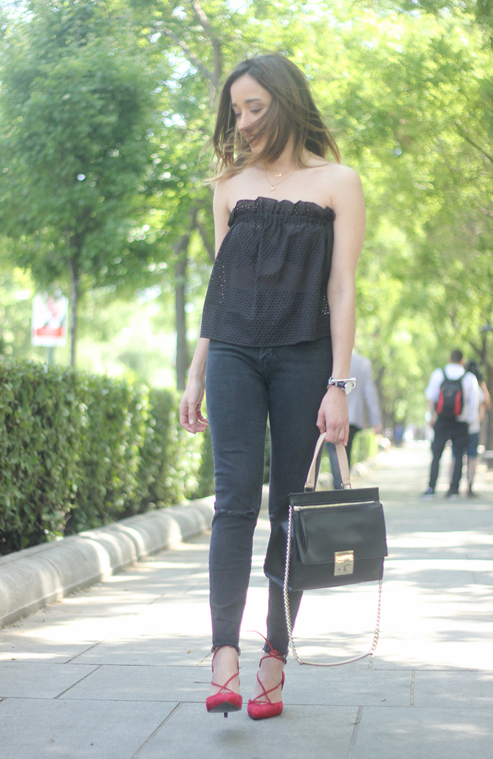 Black Outfit with red shoes10