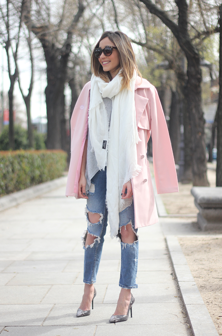 Pink trench & Ripped Jeans04