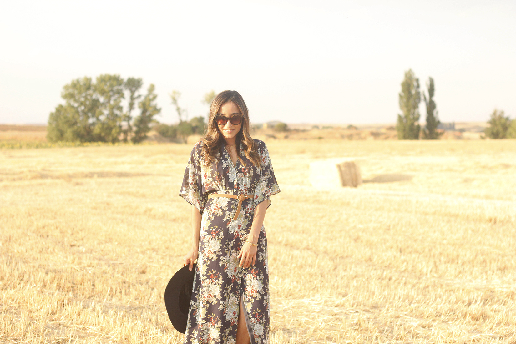 Maxi floral print dress uterqüe blue hat sunnies countryside summer outfit flat sandals massimo dutti09
