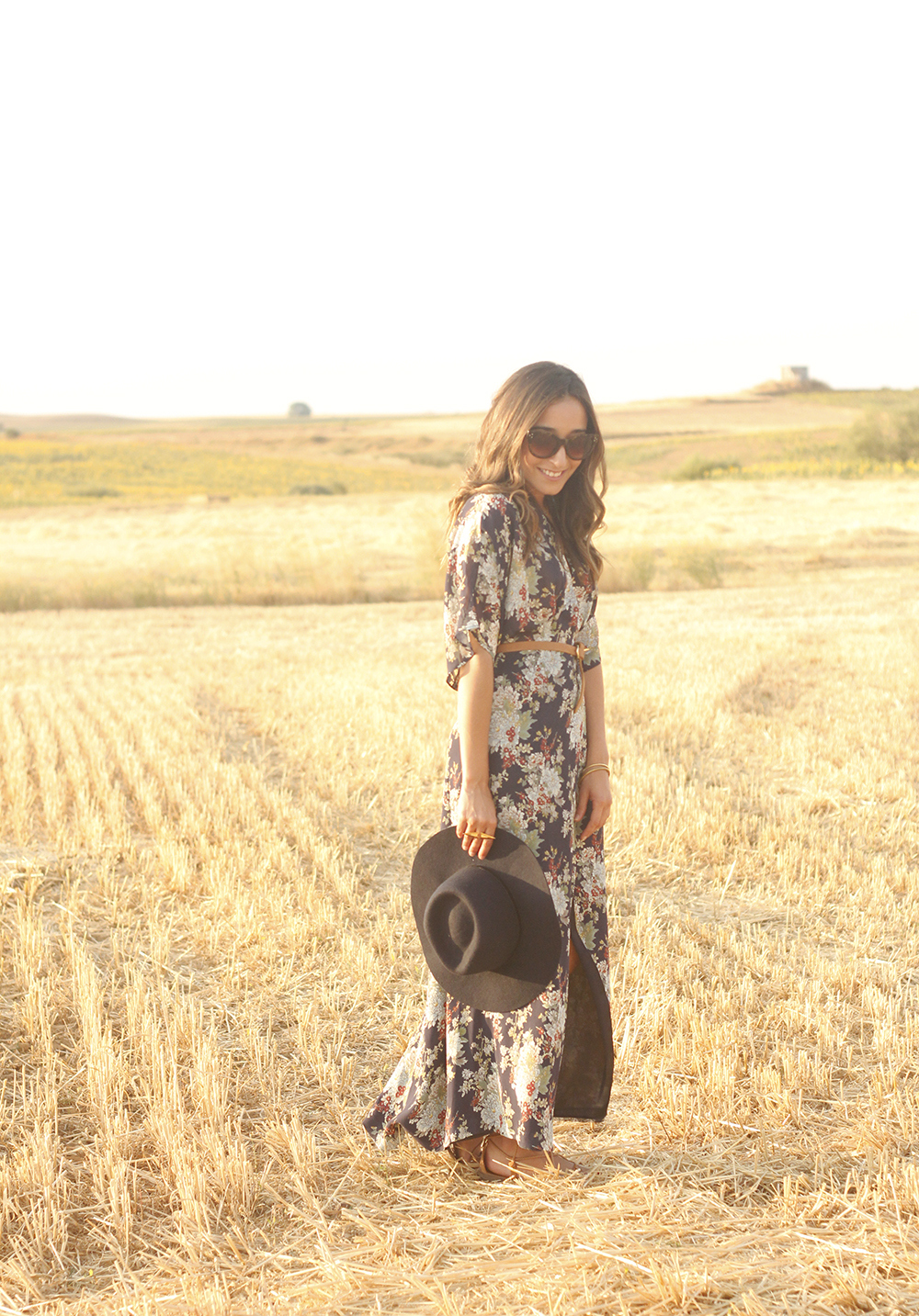 Maxi floral print dress uterqüe blue hat sunnies countryside summer outfit flat sandals massimo dutti07