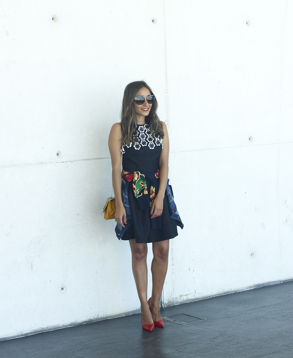 desigual black dress and denim jacket for fashion week madrid outfit fashion02