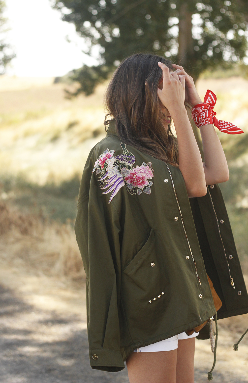 embroidered parka flat sandals massimo dutti white shorts summer outfit11