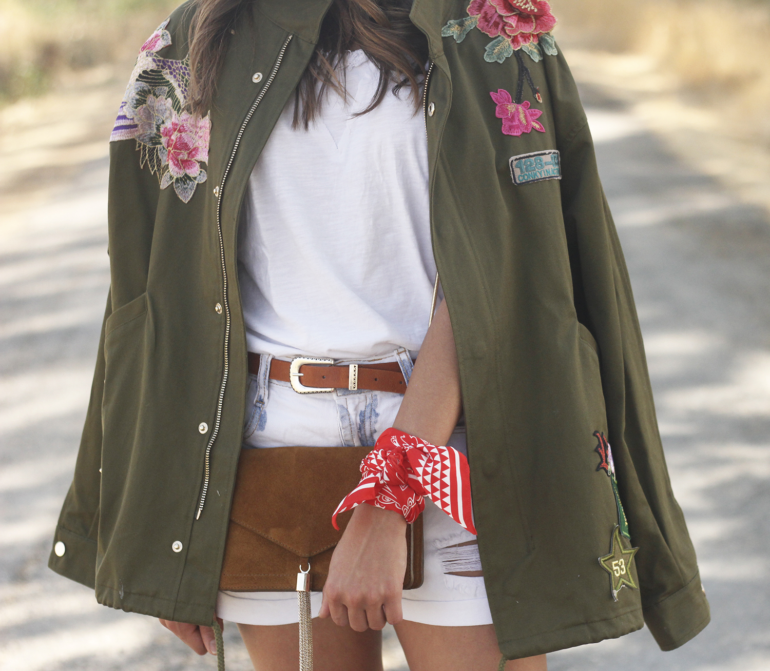 embroidered parka flat sandals massimo dutti white shorts summer outfit21