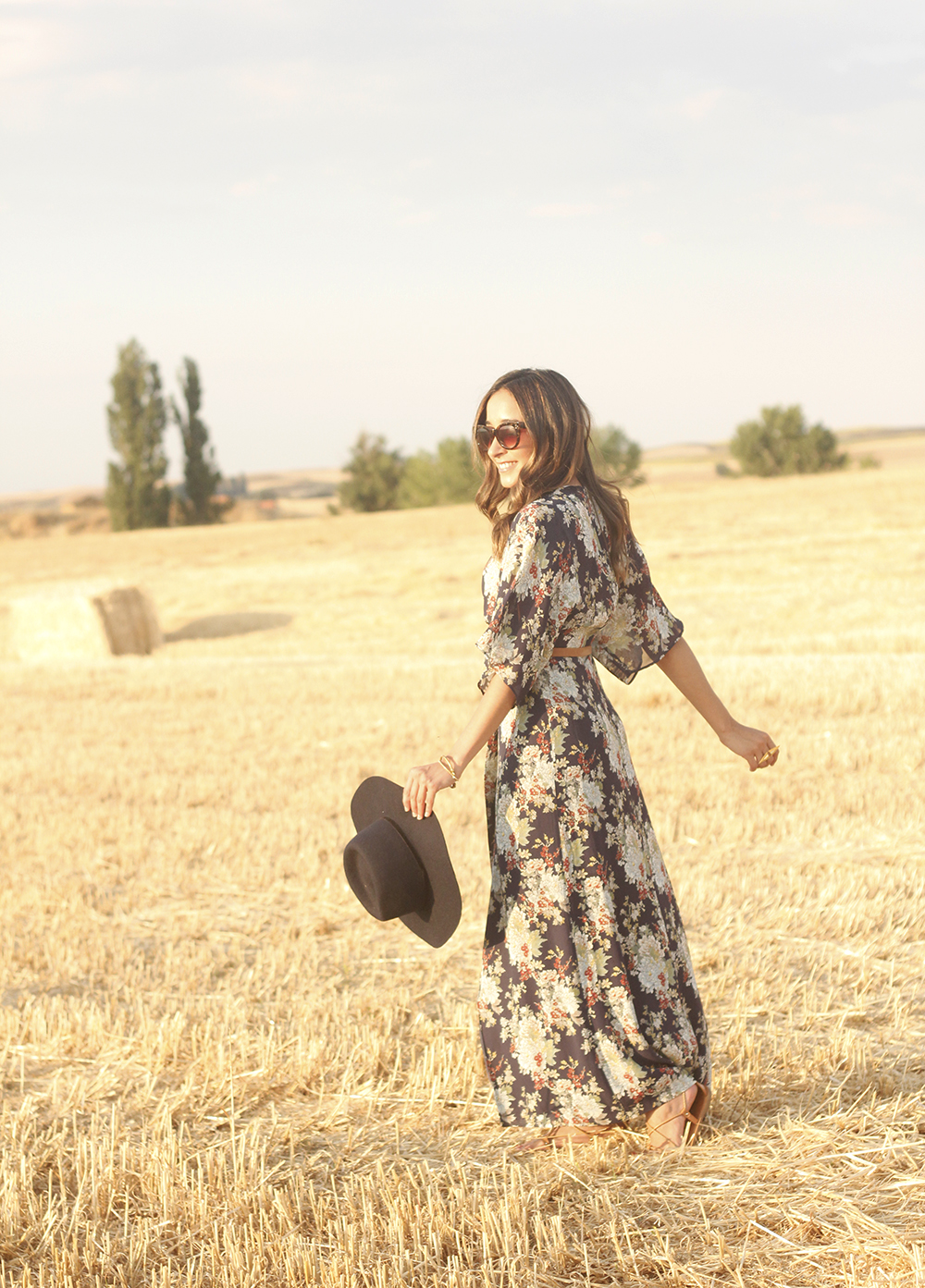 Maxi floral print dress uterqüe blue hat sunnies countryside summer outfit flat sandals massimo dutti12