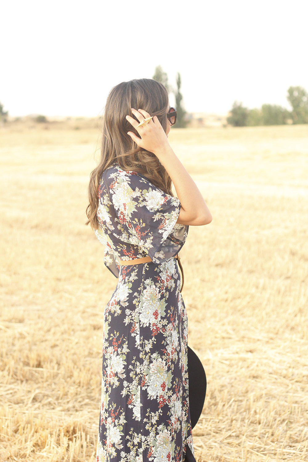 Maxi floral print dress uterqüe blue hat sunnies countryside summer outfit flat sandals massimo dutti22