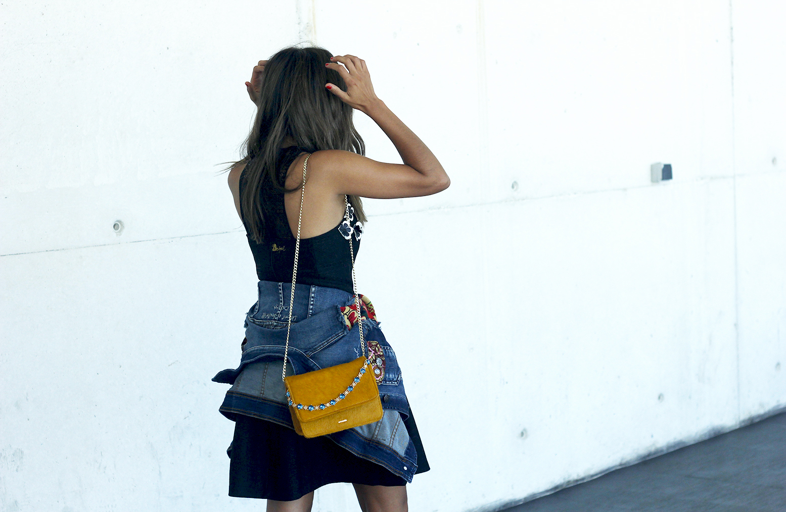 desigual black dress and denim jacket for fashion week madrid outfit fashion08