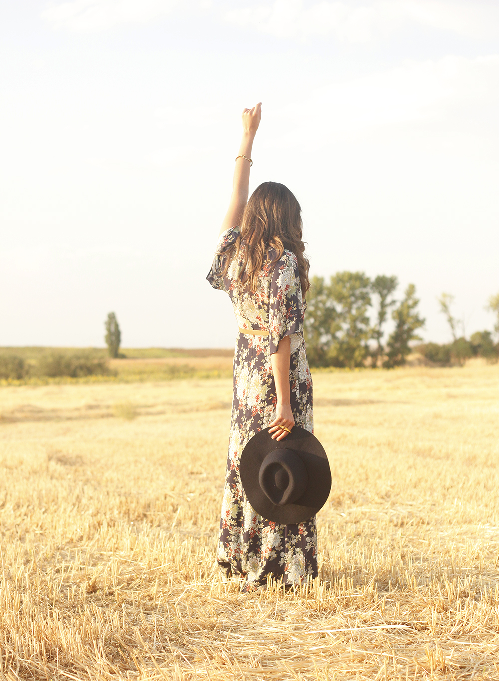 Maxi floral print dress uterqüe blue hat sunnies countryside summer outfit flat sandals massimo dutti14