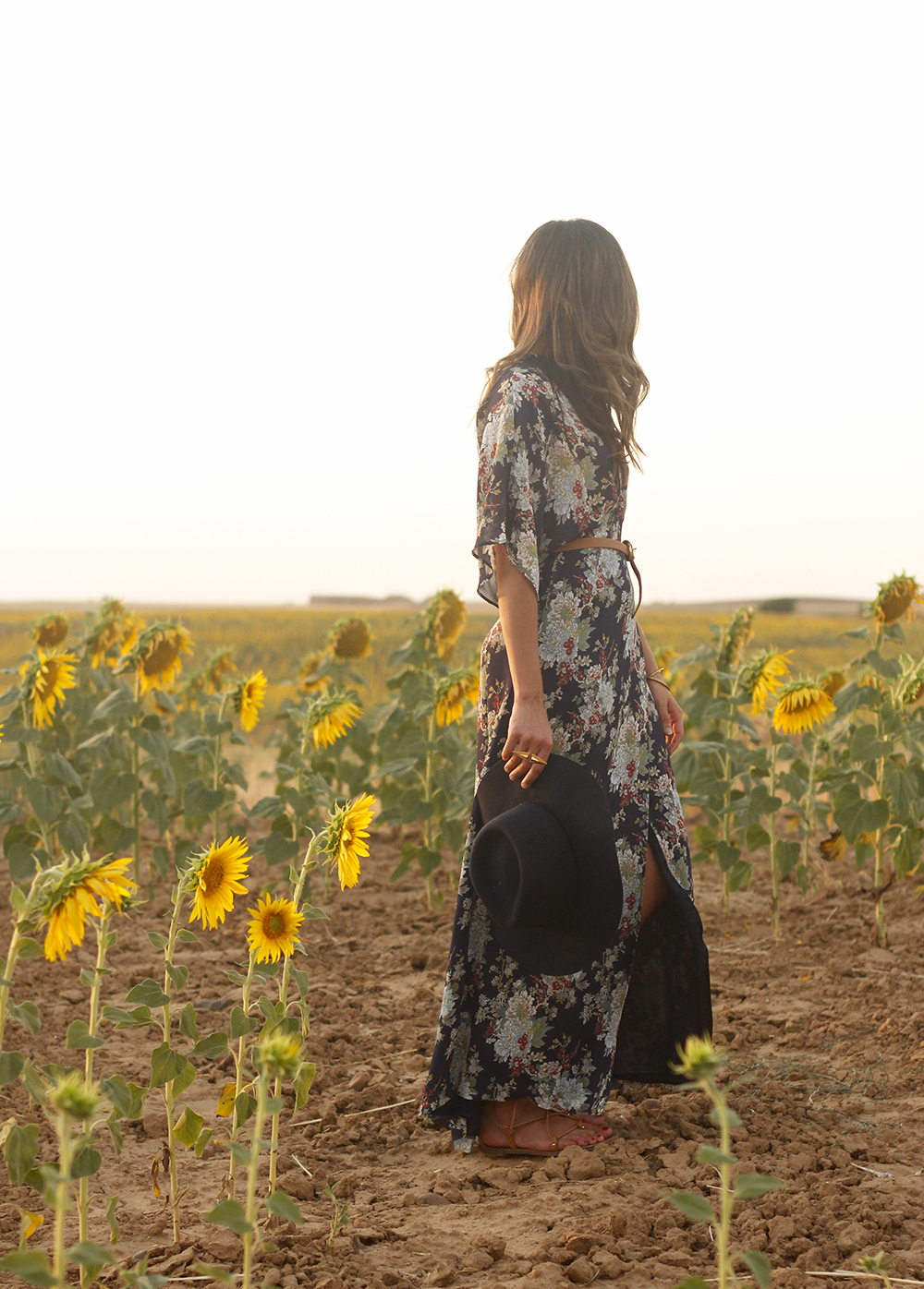 Maxi floral print dress uterqüe blue hat sunnies countryside summer outfit flat sandals massimo dutti28
