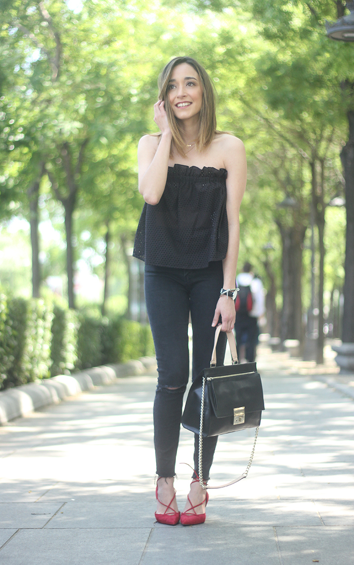 Black Outfit with red shoes14