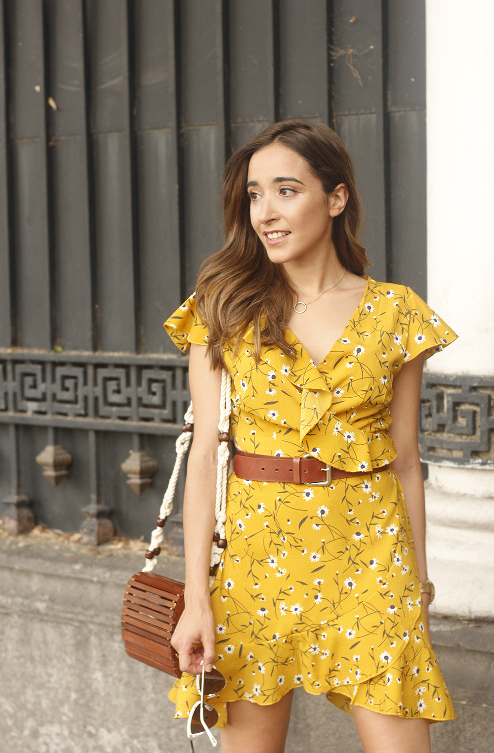 daisy dress with ruffles sandals street style summer outfit 201810