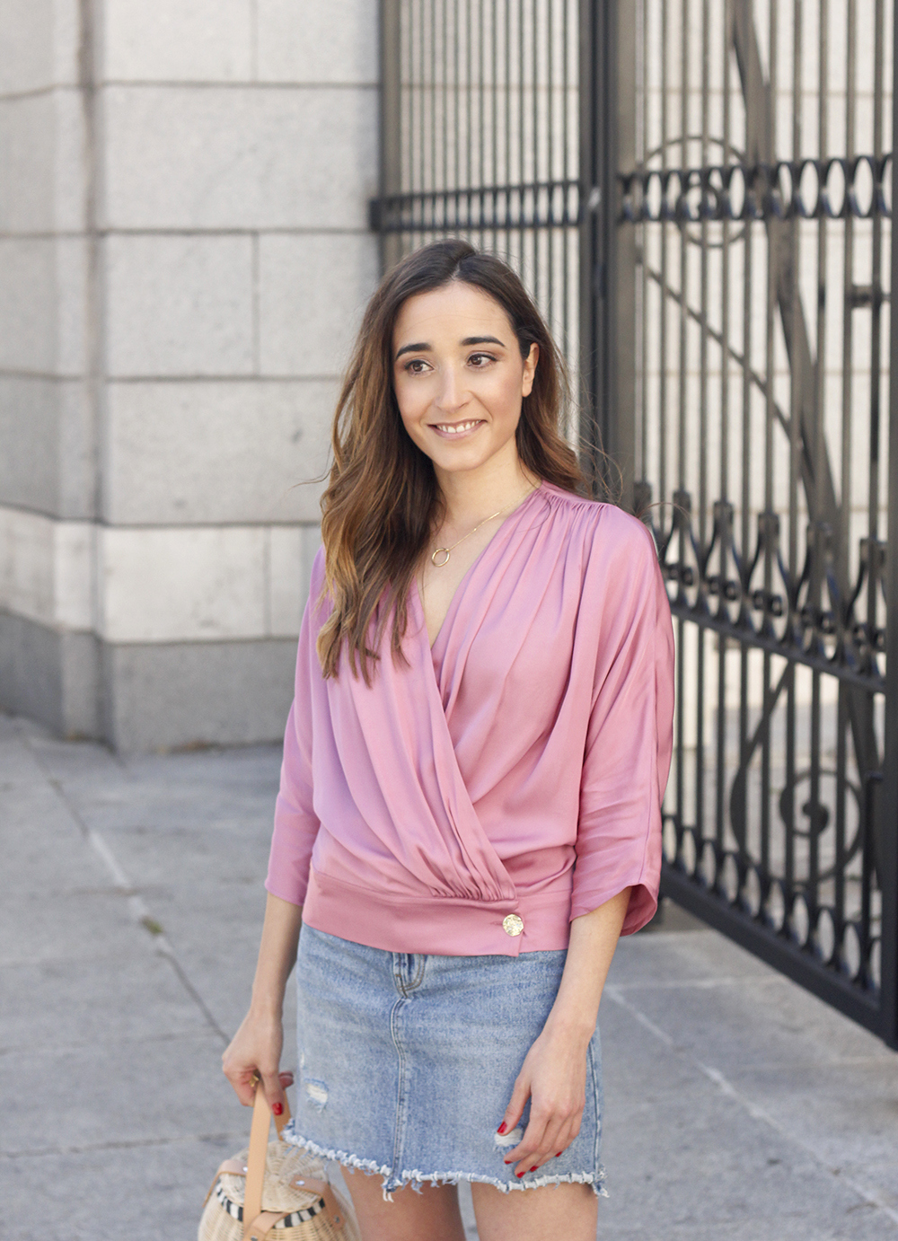 Pink blouse uterqüe denim skirt nude heels spring outfit 12