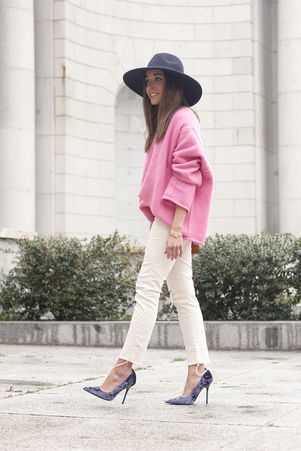 Pink Sweater white ripped jeans blue velvet heels hat uterqüe accessories style fashion outfit15