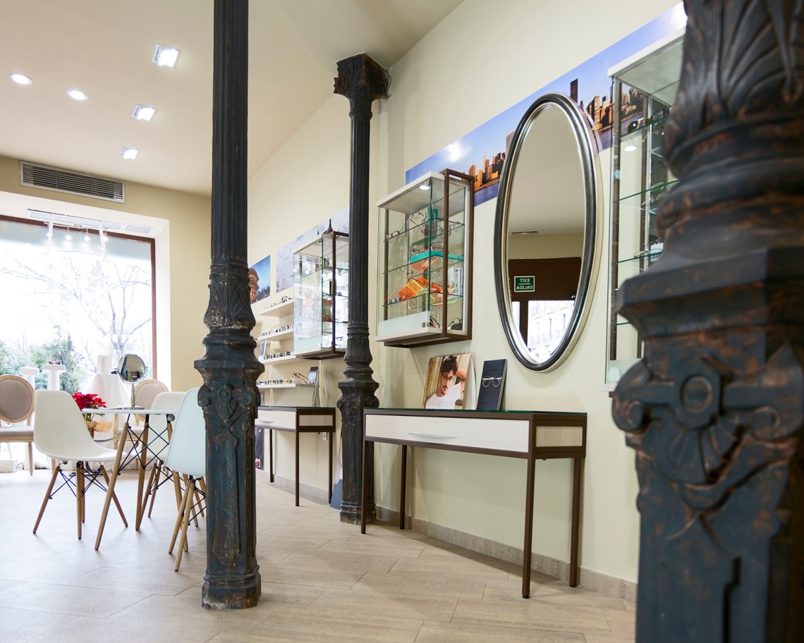 gafas graduadas mujer óptica Rínivi Madrid diseño vanguardia04