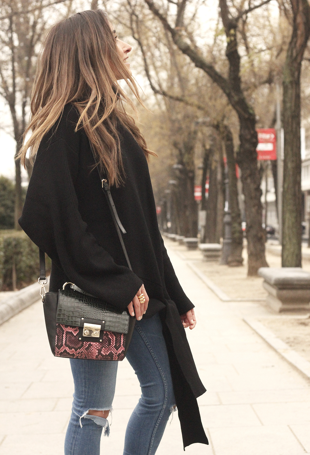 Black turtleneck sweater Uterqüe black ankle boots winter oufit 201813