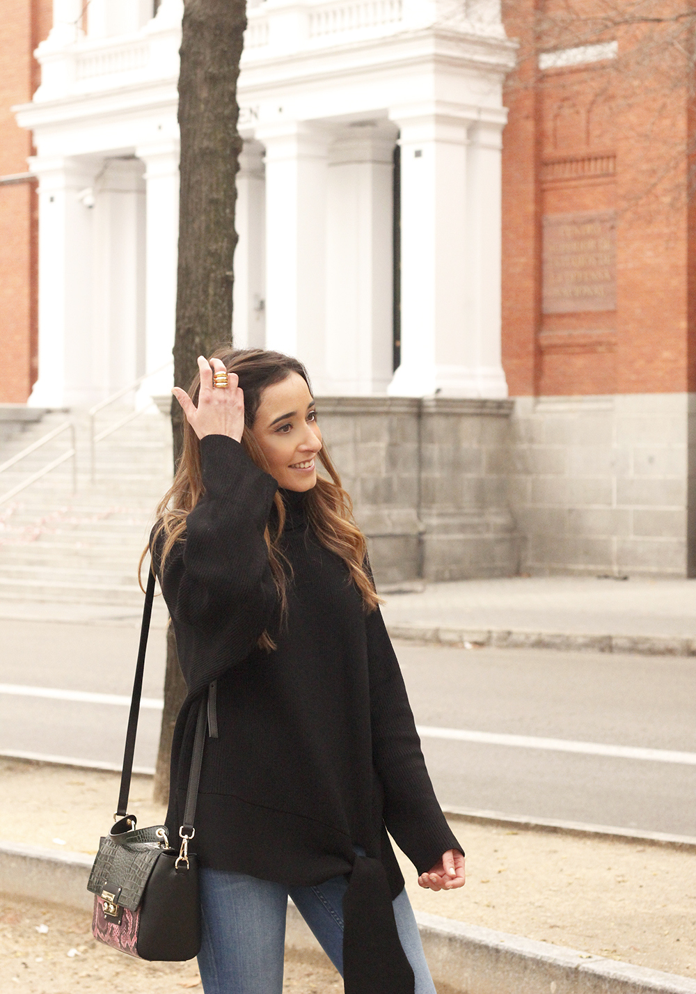 Black turtleneck sweater Uterqüe black ankle boots winter oufit 201804