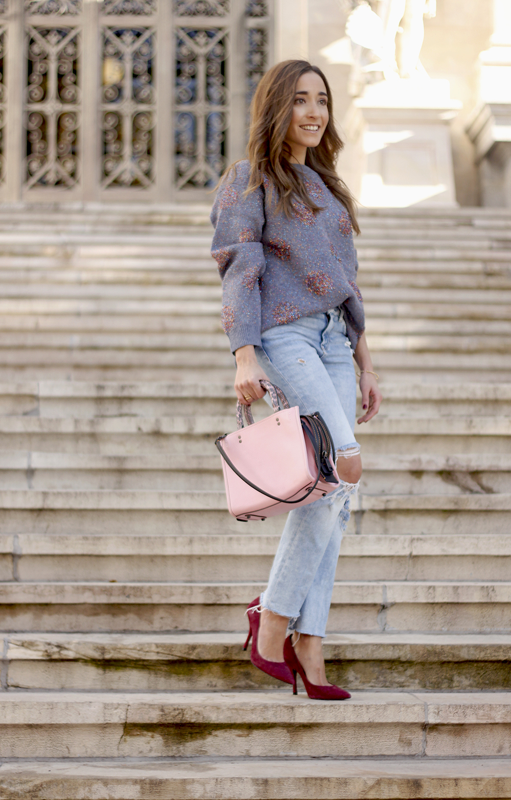 GRAY CHRISTMAS JERSEY ripped jeans pink coaach bag burgundy heels street style fall outfit 20186774