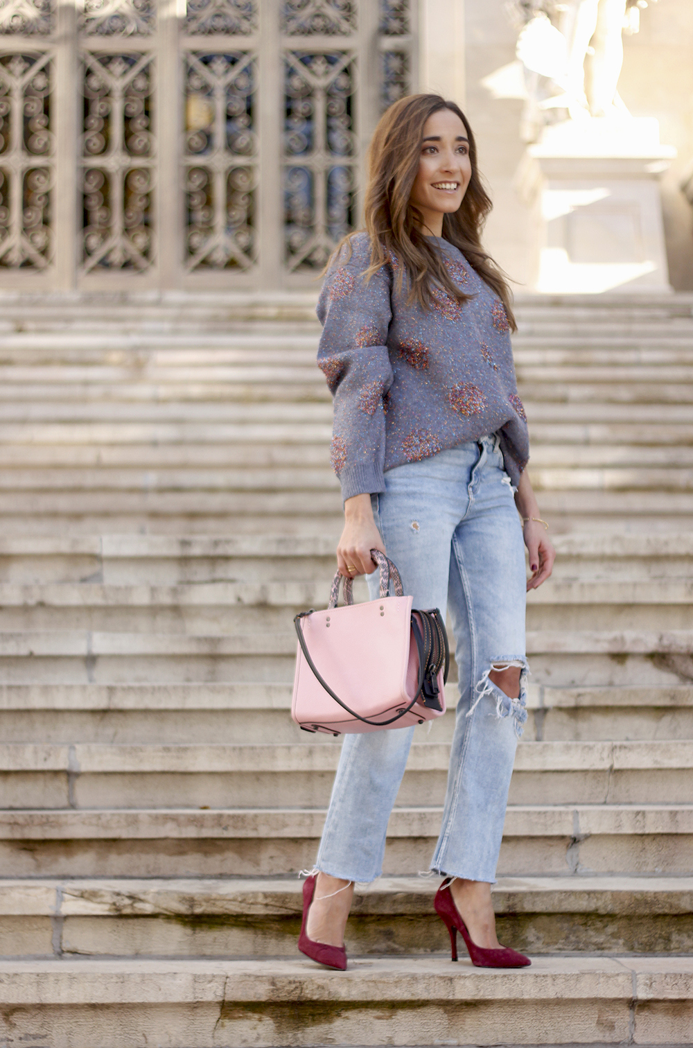 GRAY CHRISTMAS JERSEY ripped jeans pink coaach bag burgundy heels street style fall outfit 20186773
