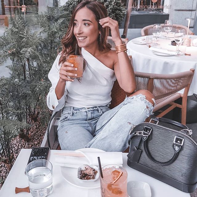 A quien le gusta la comida japonesa? 🙋🏻‍♀️ No sabéis lo bien que cenamos en @tahinijapanese . Tiene una terraza preciosa en la Puerta de Alcalá y todo lo que probamos estaba delicioso 😋 . . 
#foodpics #foodie #delish #foodlover #tasty #sushi #iloveshusi #japanesefood #sushitime #look #ootdinspiration #stylish #fashionpost #streetfashion #wiw #ootdshare