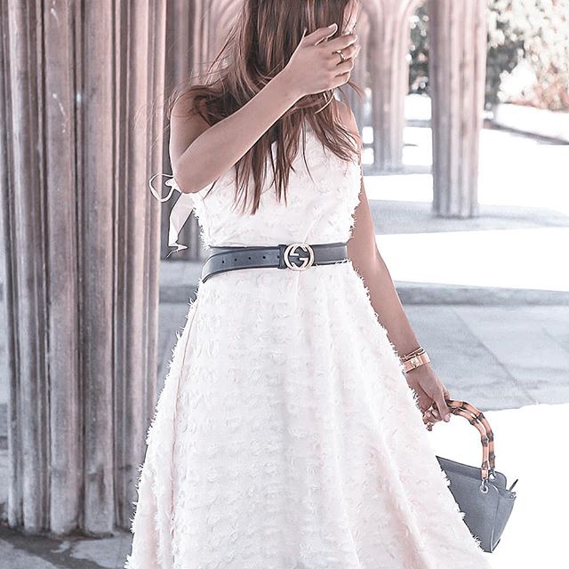 Puede que sea un poco cursi, pero de vez en cuando necesito ponerme un vestido que me haga sentir como una princesa 👸 . . . 
#outfitinspiration #ootdinspiration #whatiworetoday #moda #outfitoftheday #outfitideas #wiw #outfitpost #streetstyle #trend #fashionpost #streetfashion #lookoftheday #lookbook #look #ootdshare #wiw