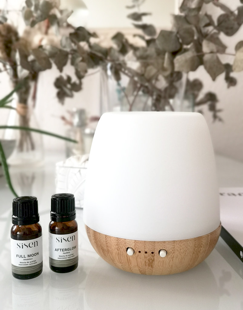 essentials for autumn beauty wireless headphones essential oils2