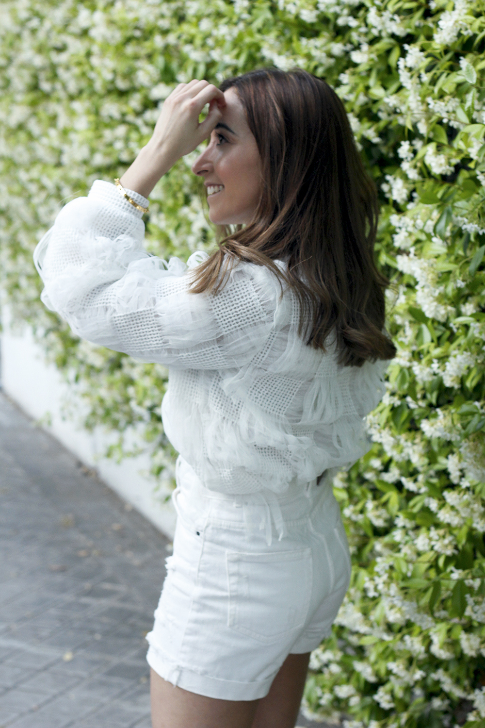 white shorts white sweater black shoes louis vuitton bag street style 20208