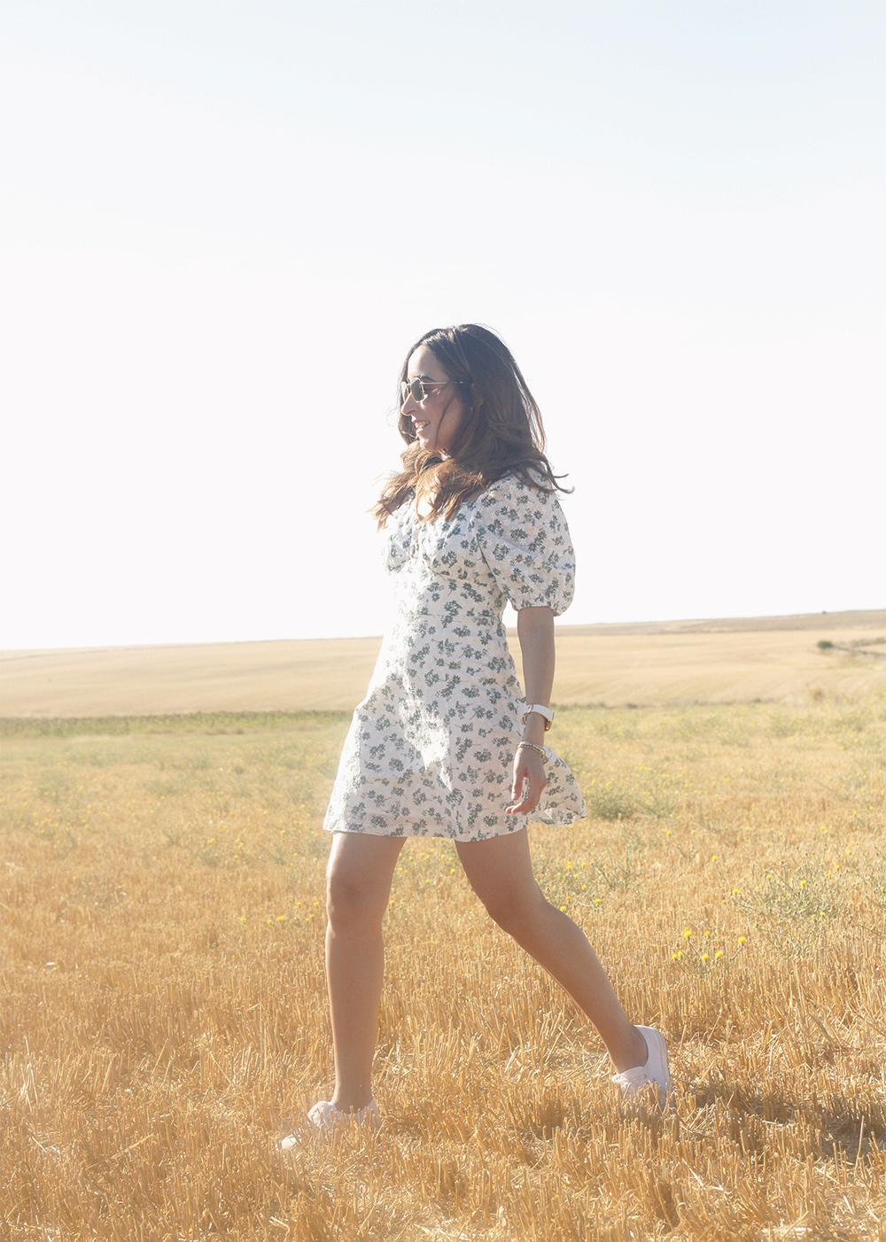 contryside outfit streetstyle sneakers dress summer1