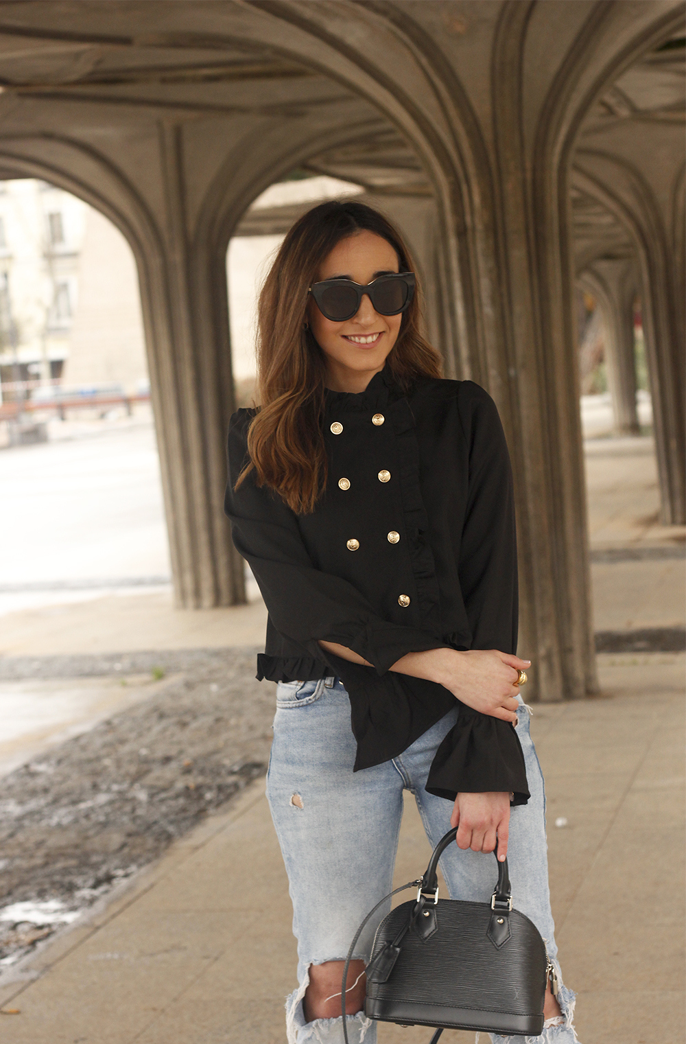 black blouse jeans louis vuitton street style outfit6