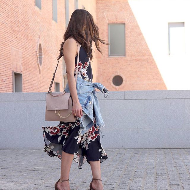 Buenas noches!! No os perdáis el último look del blog con un espectacular vestido con estampado floral!! //Don't miss the last post on the blog!! #ootd #outfit #outfitoftheday #heels #céline #fashion #fashiondiaries #style #instafashion #instastyle #whatiwore #floraldress #spring