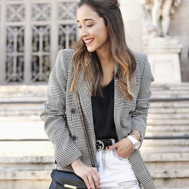 Buenas noches!!! Últimamente no me quito las blazers de cuadros y además es que sólo se me ocurren looks con ellas. Todos los detalles del look en la bio!! //New post on the blog!! #ootd #outfit #outfitoftheday #princeofwales #givenchy #gucci #denimshorts #girl #inspo #inspiration #getinspired #tendencias #tendencias2017 #streetstyle #lookoftheday #autumn #november #fashion #style #whatiwore