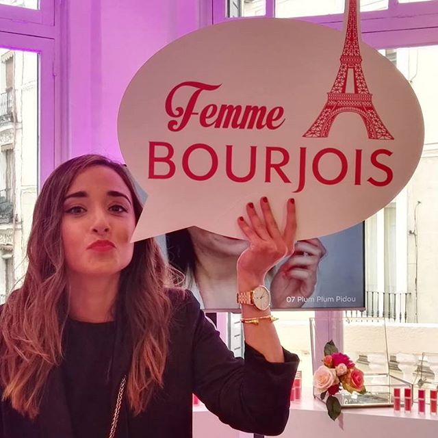 OS mando muchos besos desde el eventazo que ha preparado @bourjois_spain para conocer sus nuevos lanzamientos. Me encantan los nuevos labiales velvet, quedan preciosos!! #teamvelvet #bourjois #lips #lipstick #beautyproducts #makeup #makeupaddict #photooftheday #picoftheday #photooftheday #instagrammers #instastyle #igers